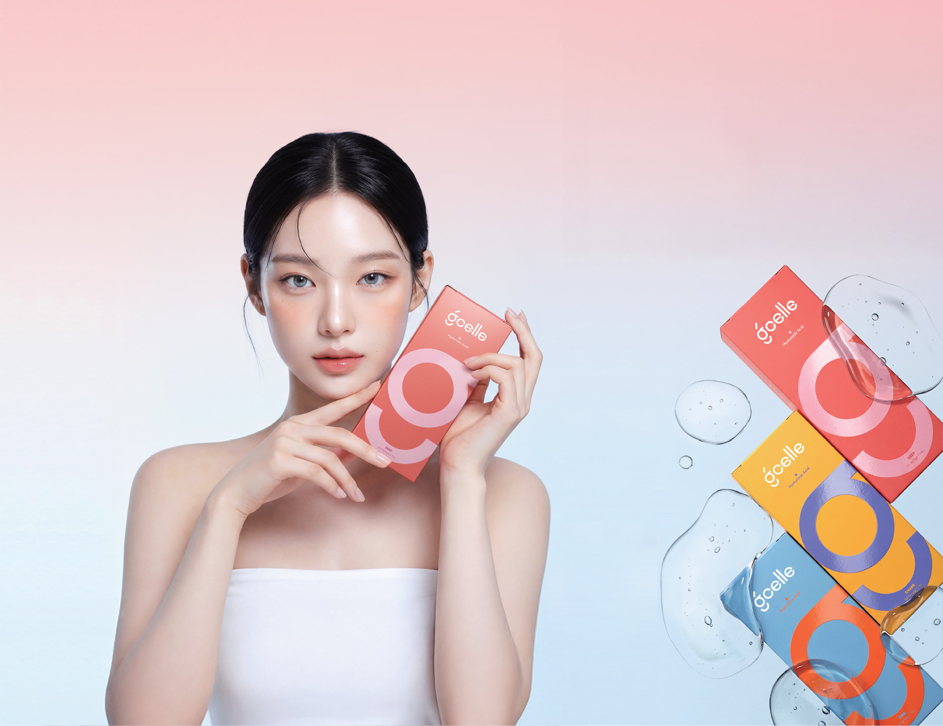 gcelle SHAPE, DEEP, FINE 패키지를 든 모델